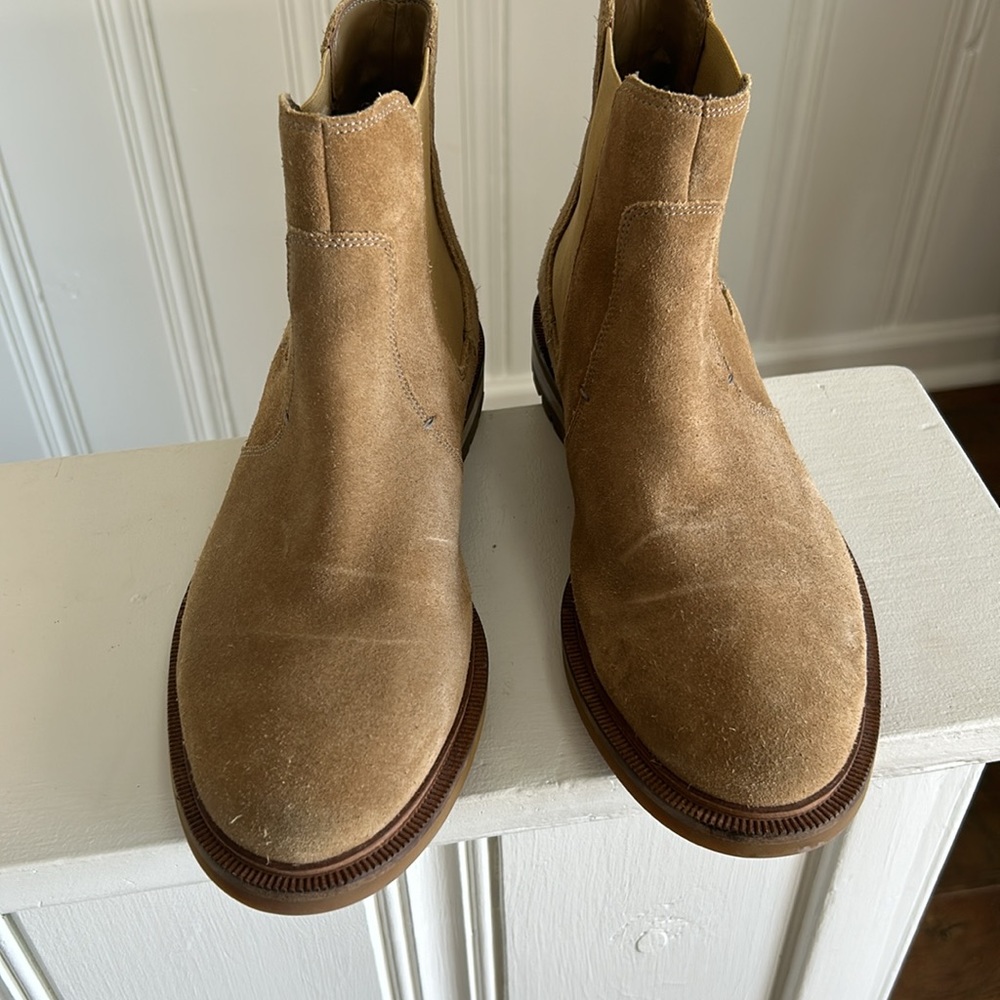 Clarks Men's Tan Suede Chelsea Boots